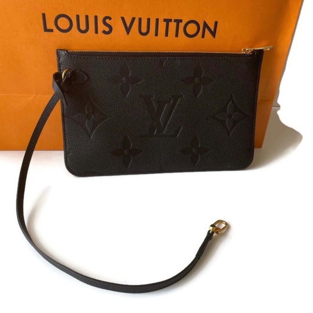 Louis Vuitton LV Neverfull Noir Empreiente Pochette